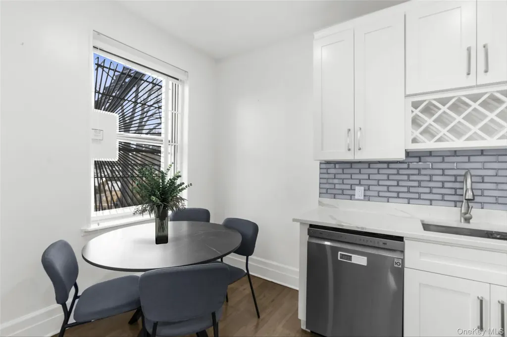 37 Brompton Road Great Neck NY 11022
