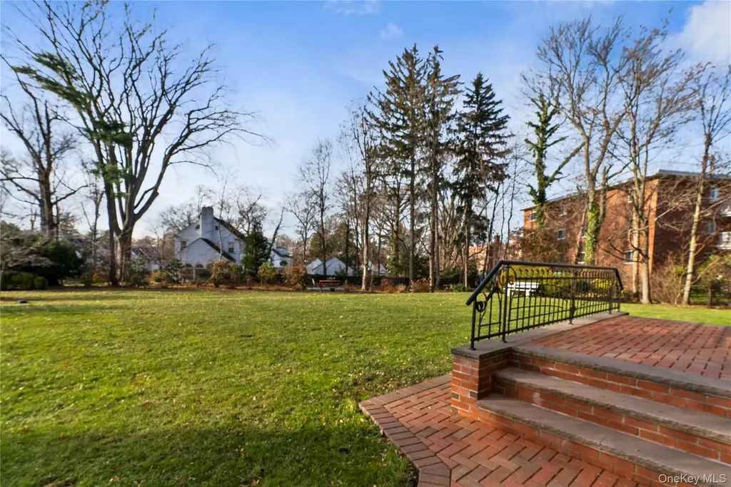 37 Brompton Road Great Neck NY 11022