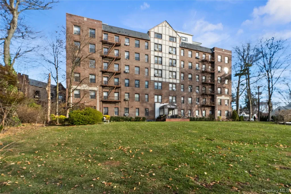 37 Brompton Road Great Neck NY 11022