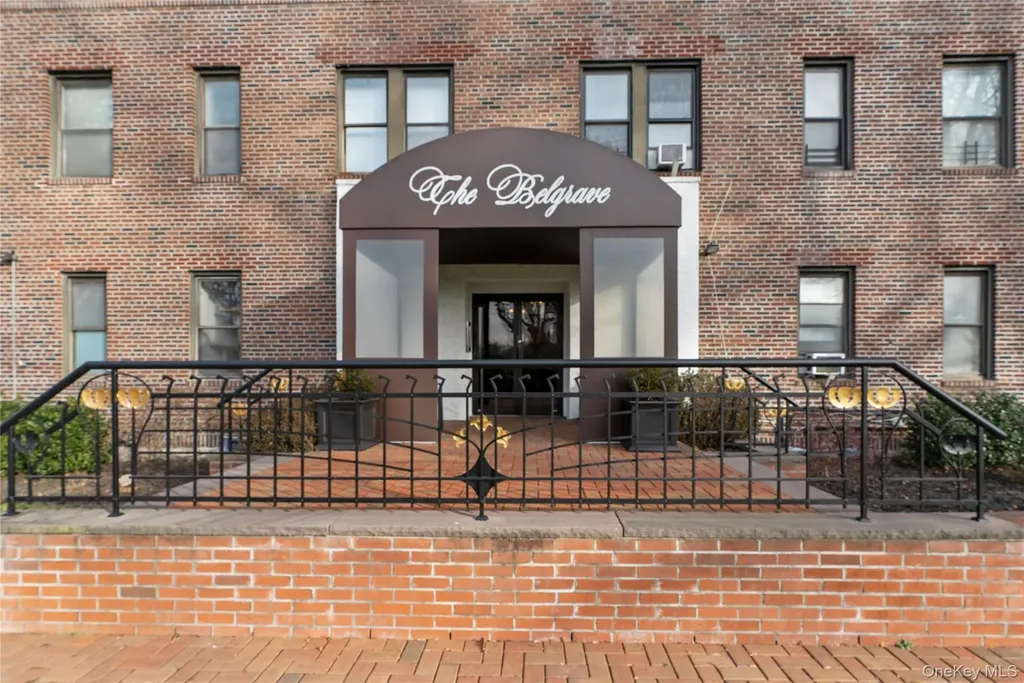 37 Brompton Road Great Neck NY 11022