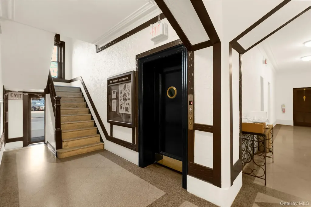 37 Brompton Road Great Neck NY 11022