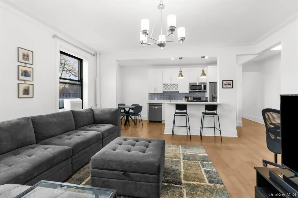 37 Brompton Road Great Neck NY 11022