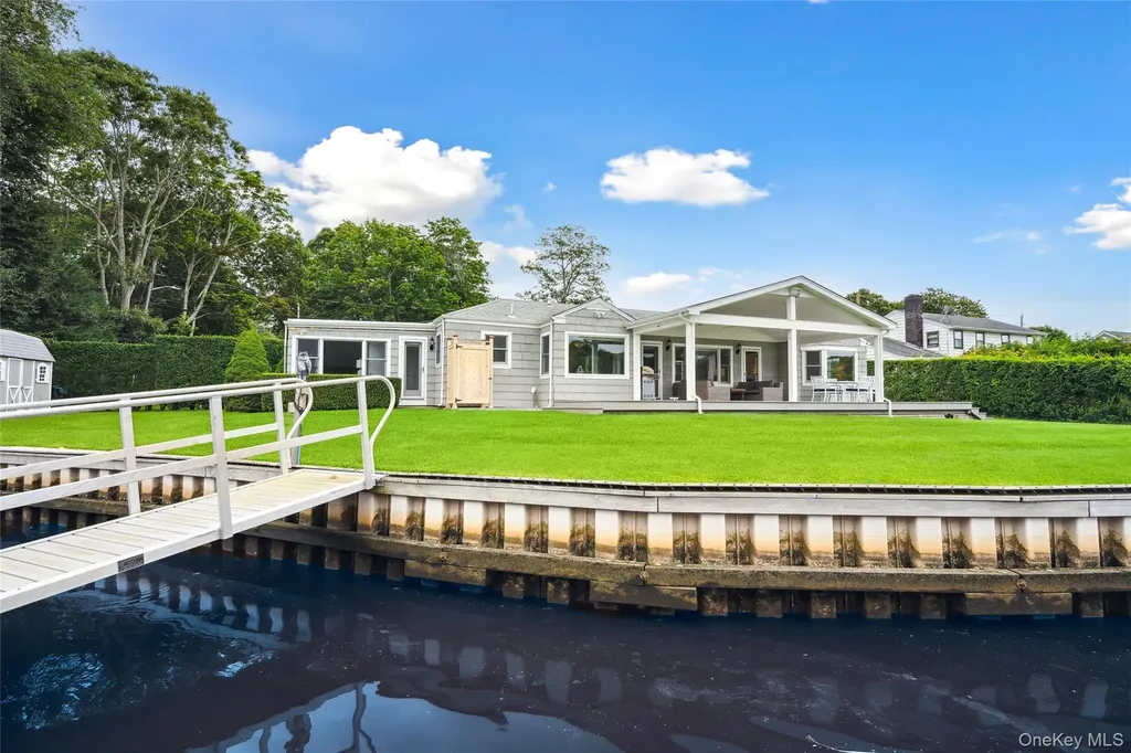 19 Bishop Avenue Westhampton NY 11977