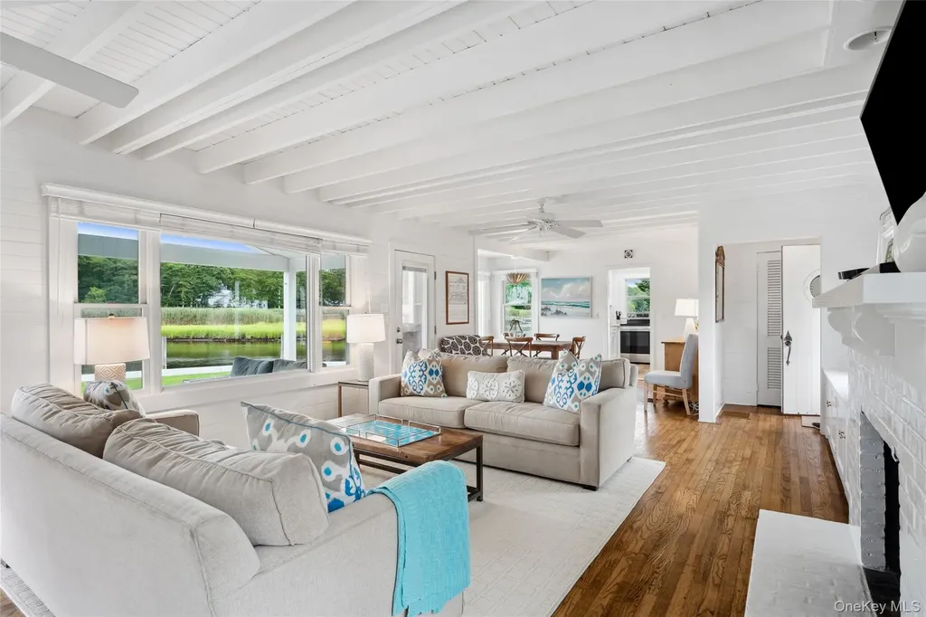 19 Bishop Avenue Westhampton NY 11977