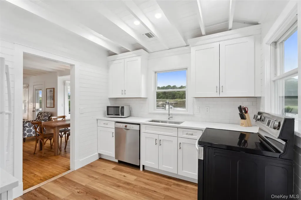 19 Bishop Avenue Westhampton NY 11977