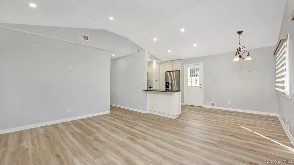 147 W Hampton Road Lindenhurst NY 11757