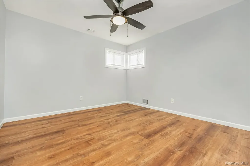 147 W Hampton Road Lindenhurst NY 11757