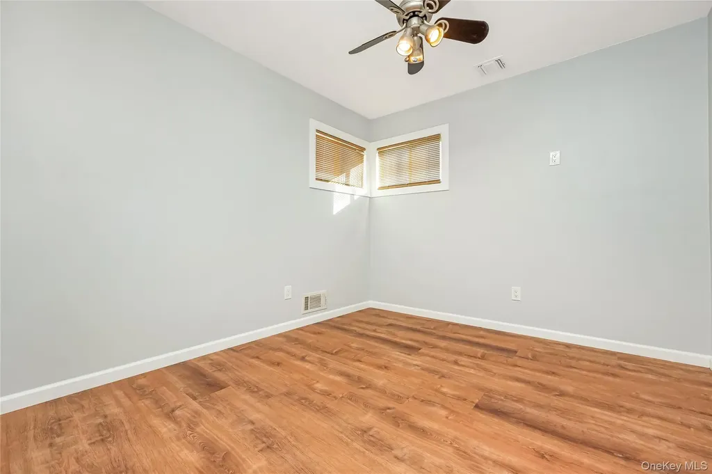 147 W Hampton Road Lindenhurst NY 11757