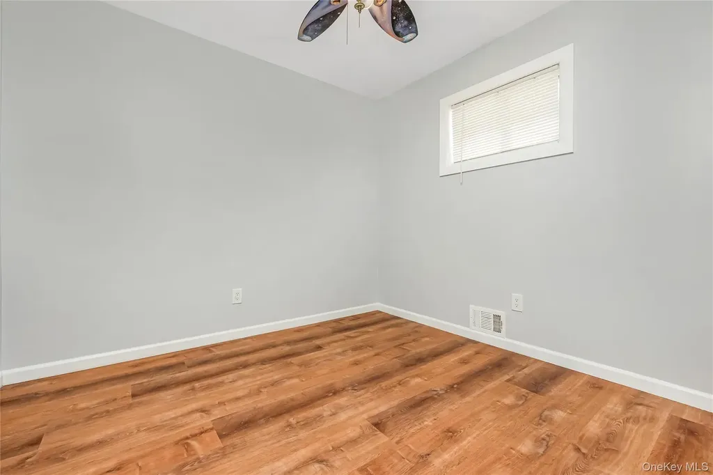 147 W Hampton Road Lindenhurst NY 11757
