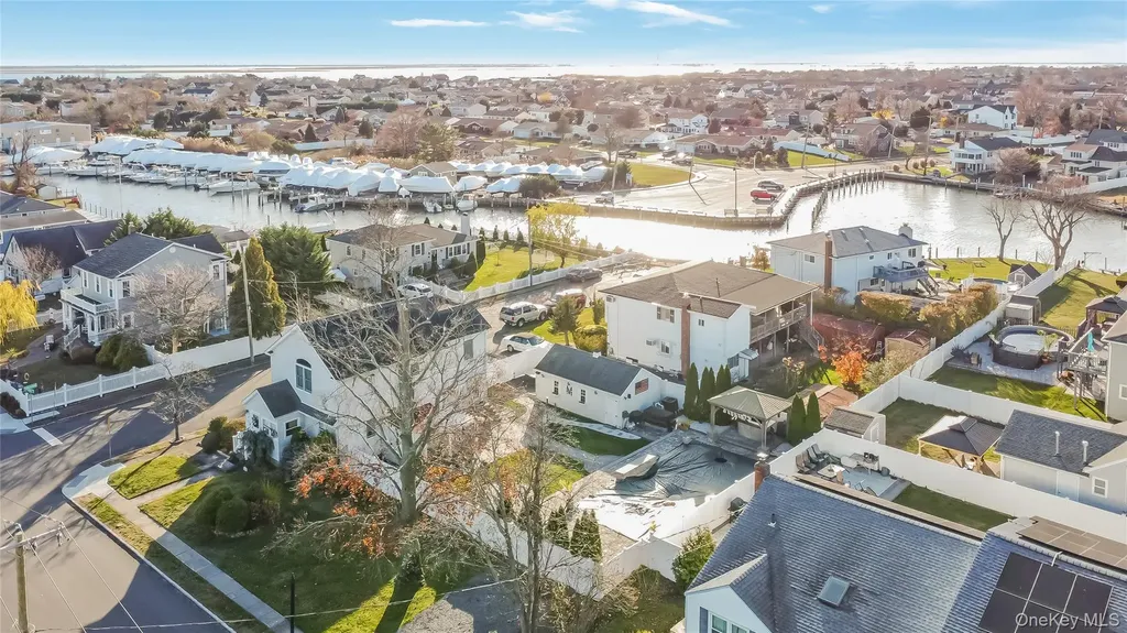 147 W Hampton Road Lindenhurst NY 11757