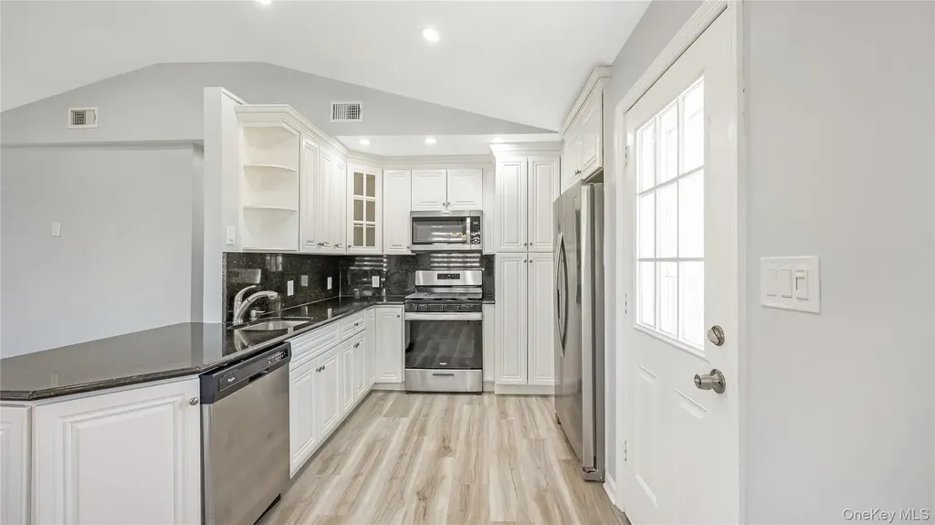 147 W Hampton Road Lindenhurst NY 11757