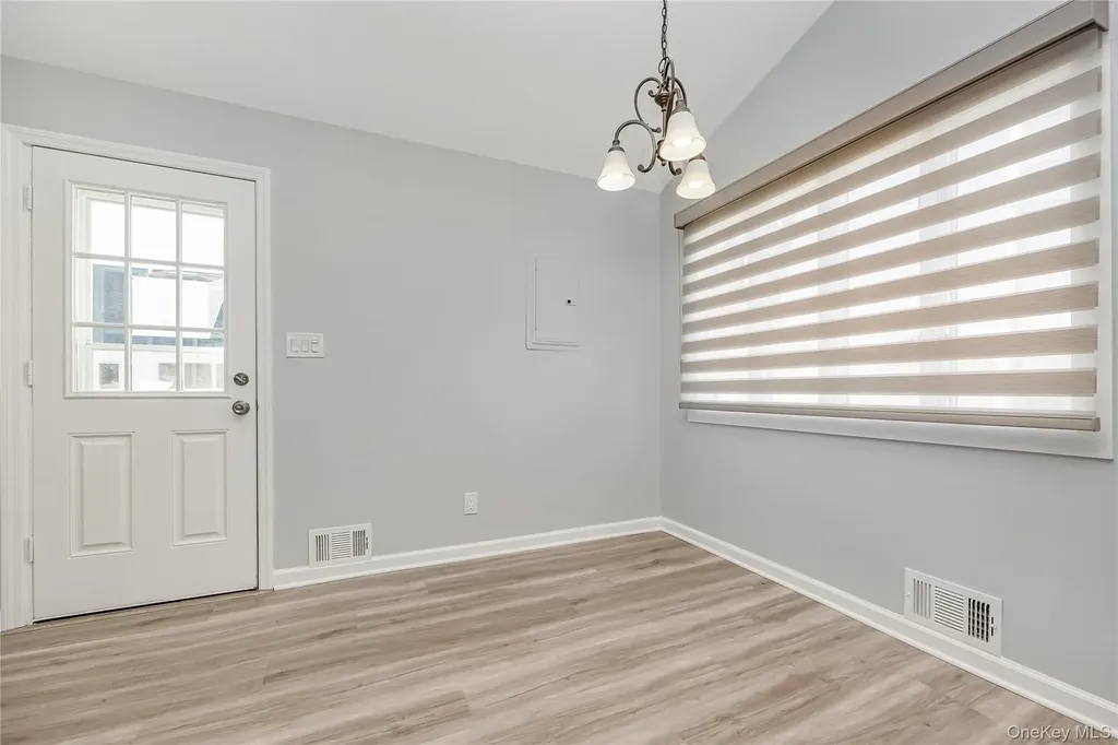 147 W Hampton Road Lindenhurst NY 11757