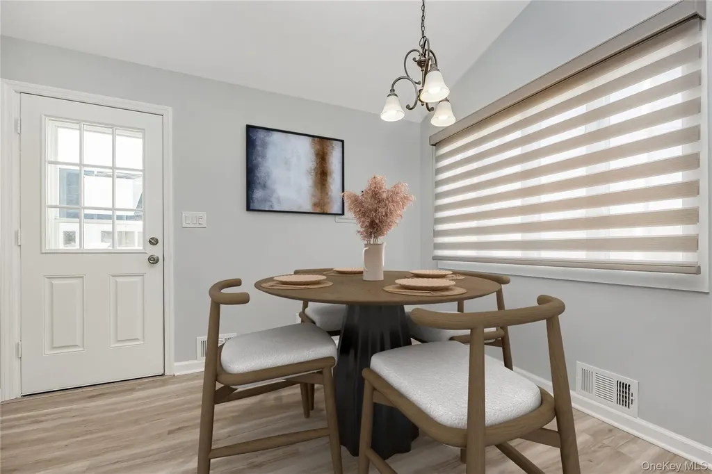 147 W Hampton Road Lindenhurst NY 11757