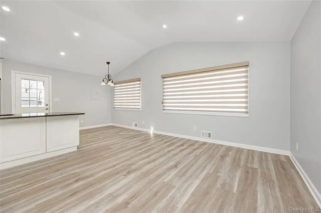 147 W Hampton Road Lindenhurst NY 11757