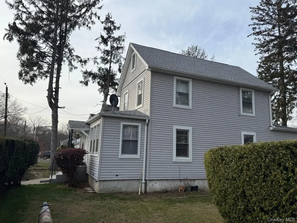41 Stone Avenue North Babylon NY 11703