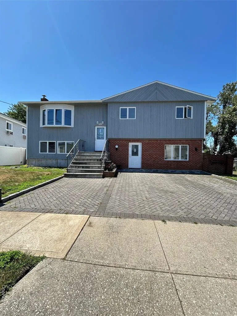 300 Branch Avenue Freeport NY 11520
