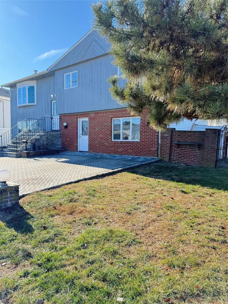 300 Branch Avenue Freeport NY 11520