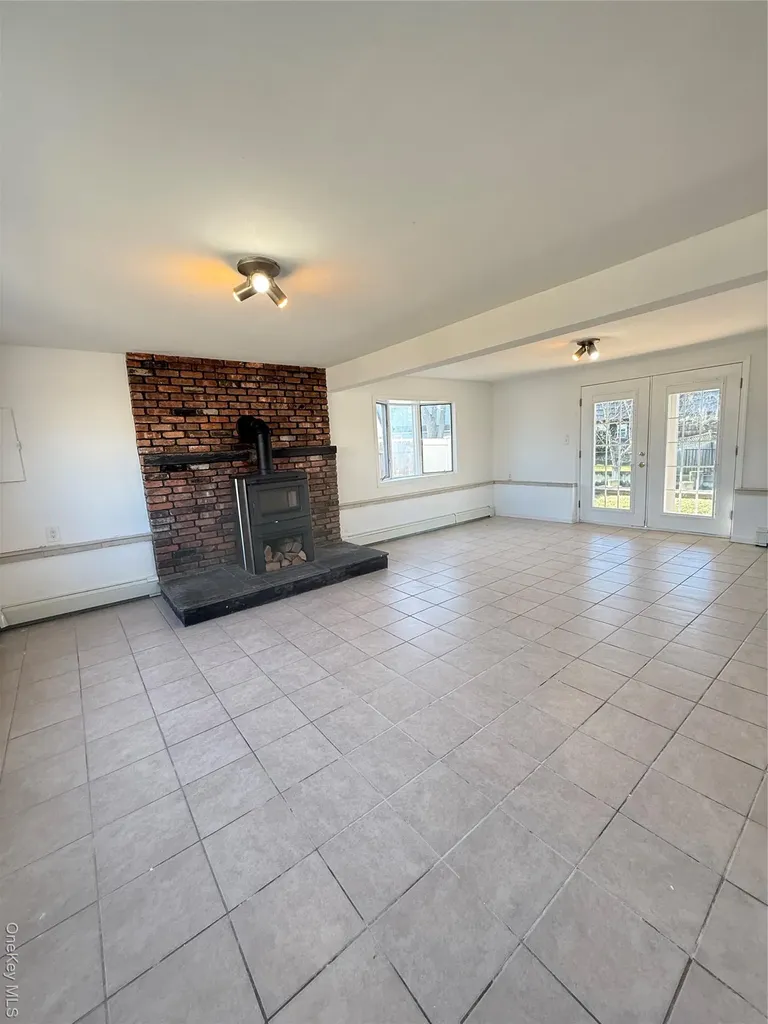 300 Branch Avenue Freeport NY 11520