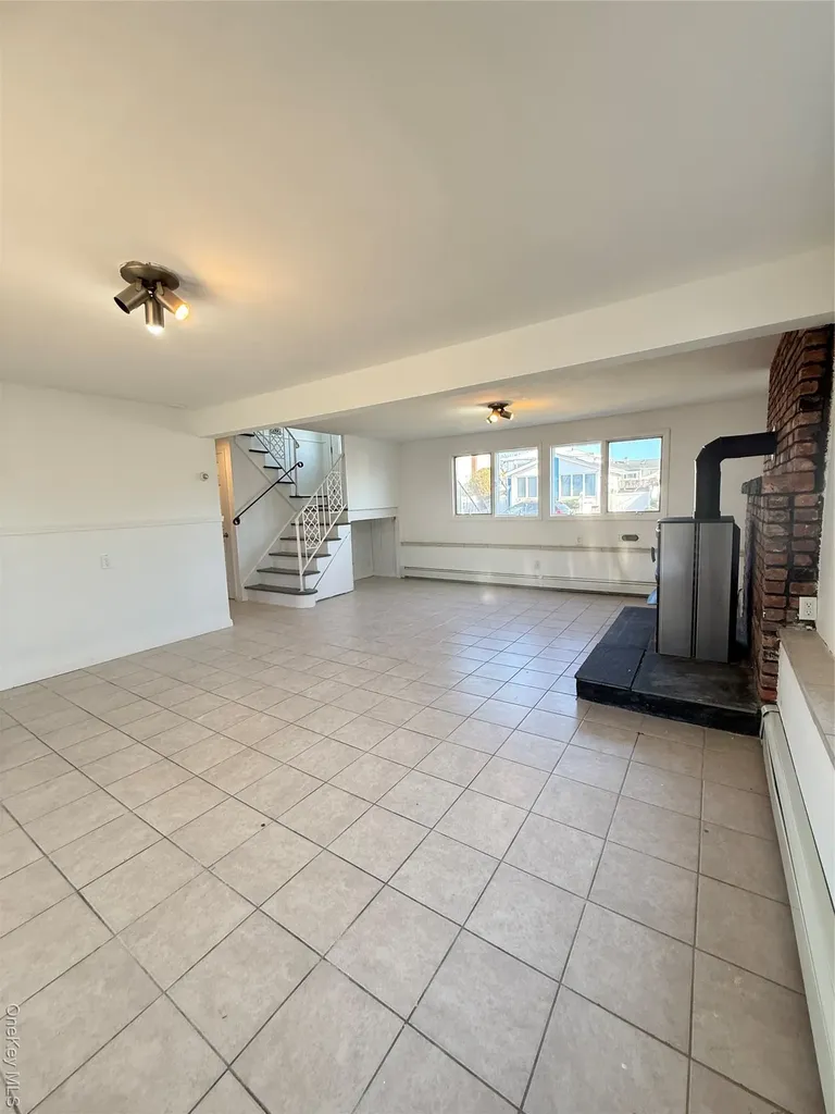 300 Branch Avenue Freeport NY 11520