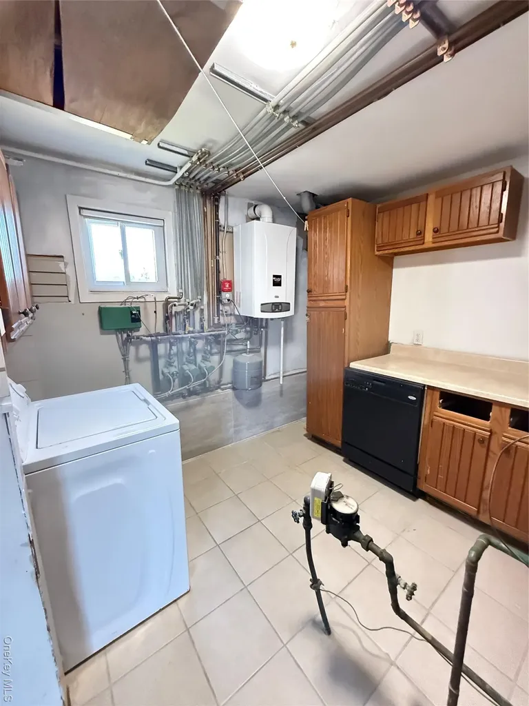 300 Branch Avenue Freeport NY 11520
