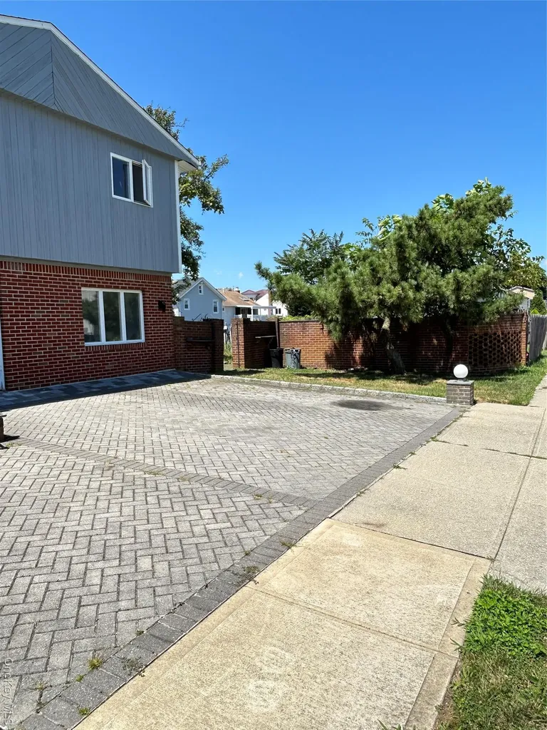 300 Branch Avenue Freeport NY 11520