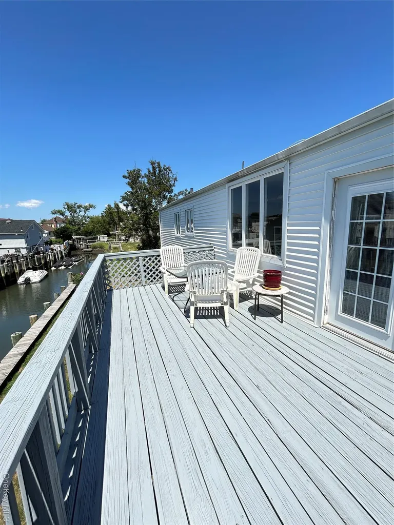 300 Branch Avenue Freeport NY 11520