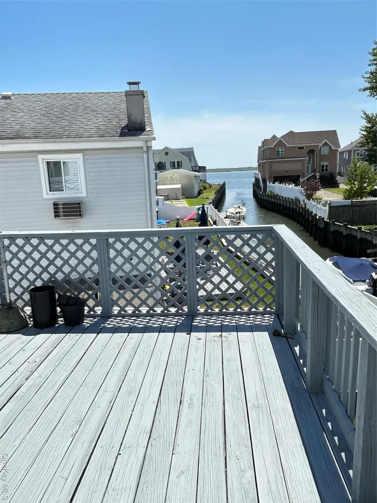 300 Branch Avenue Freeport NY 11520