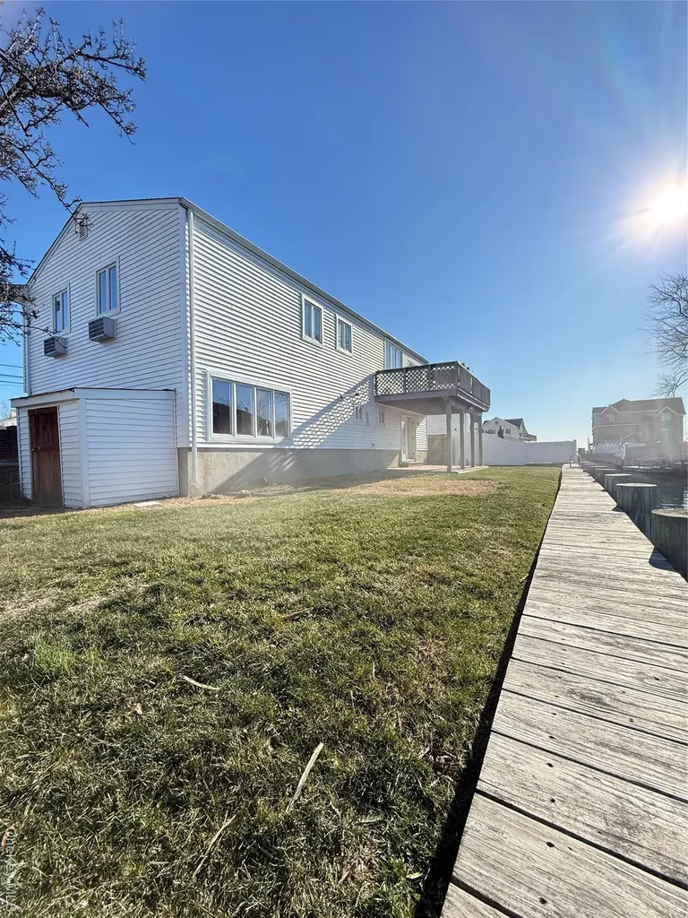 300 Branch Avenue Freeport NY 11520