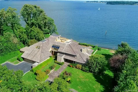 15 Gatsby Lane Great Neck NY 11024