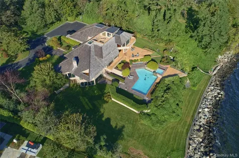 15 Gatsby Lane Great Neck NY 11024