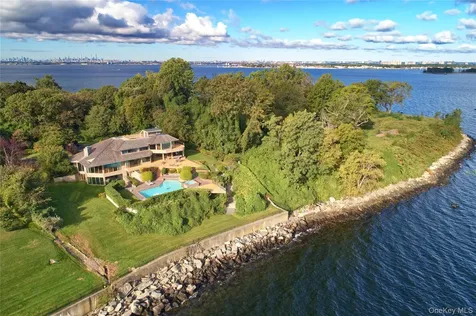 15 Gatsby Lane Great Neck NY 11024
