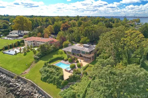 15 Gatsby Lane Great Neck NY 11024
