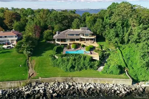 15 Gatsby Lane Great Neck NY 11024