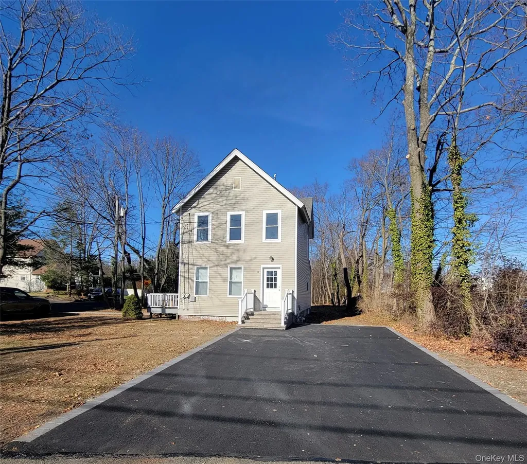 19 Railroad Street Greenlawn NY 11740