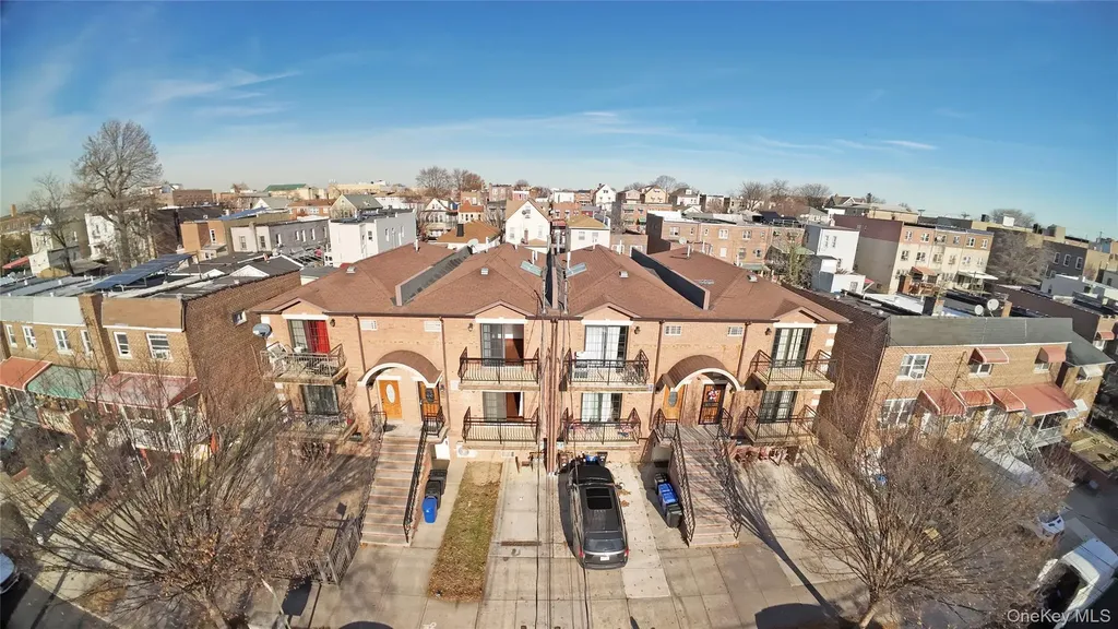 931 E 215th Street Bronx NY 10469