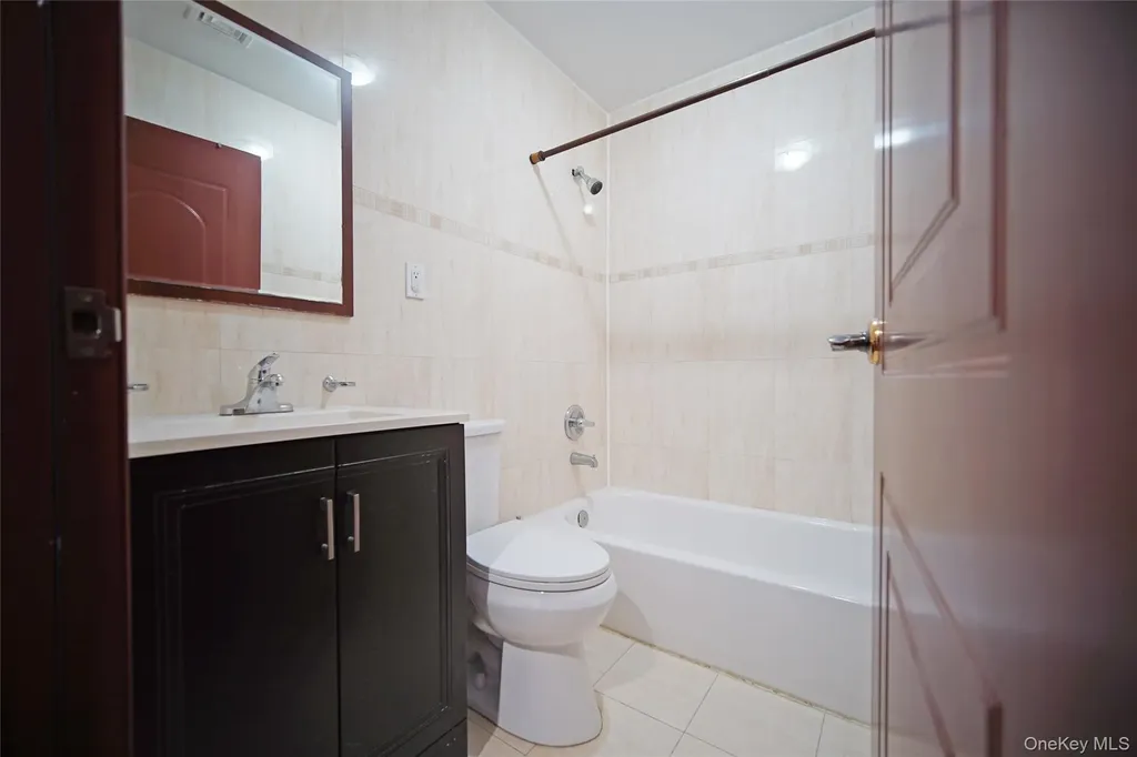 931 E 215th Street Bronx NY 10469