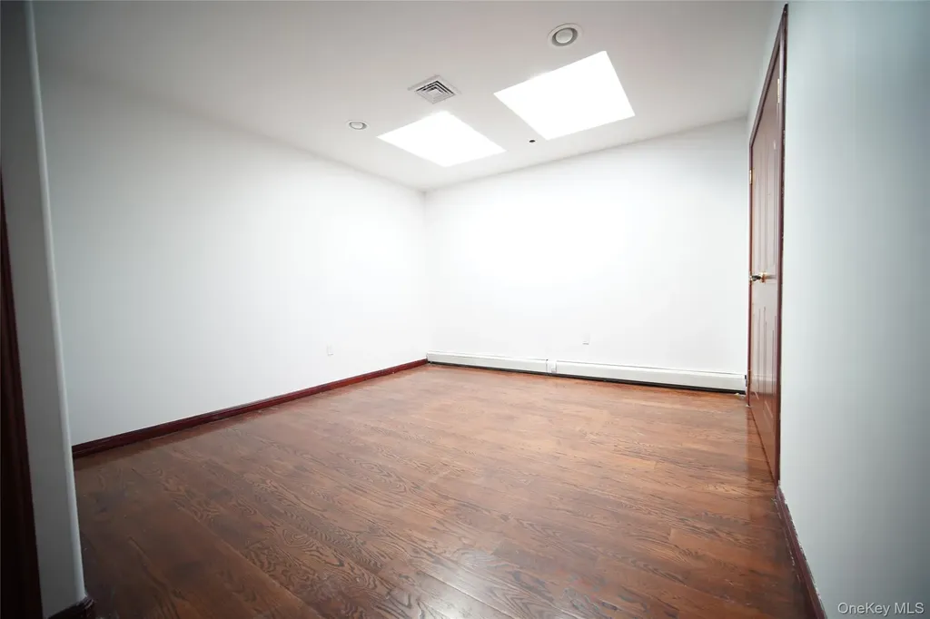 931 E 215th Street Bronx NY 10469