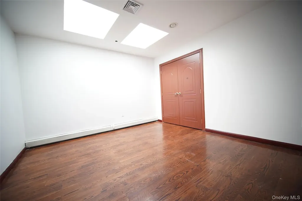 931 E 215th Street Bronx NY 10469