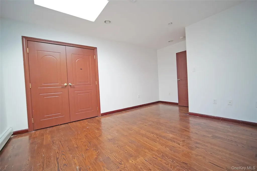 931 E 215th Street Bronx NY 10469