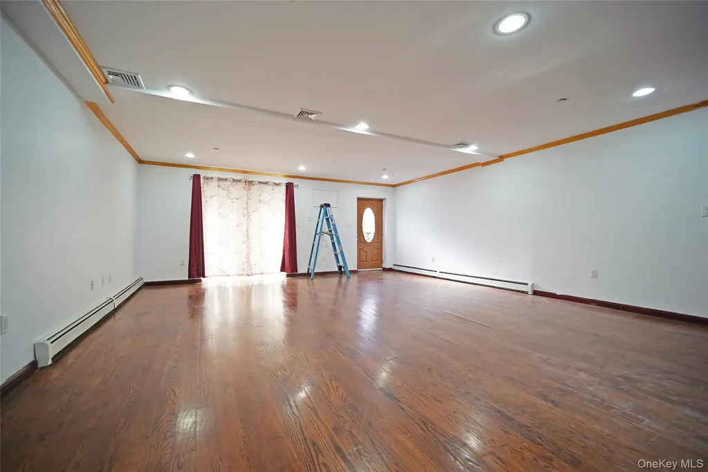931 E 215th Street Bronx NY 10469