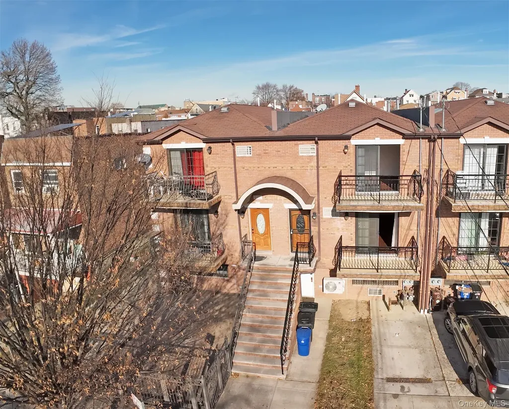931 E 215th Street Bronx NY 10469
