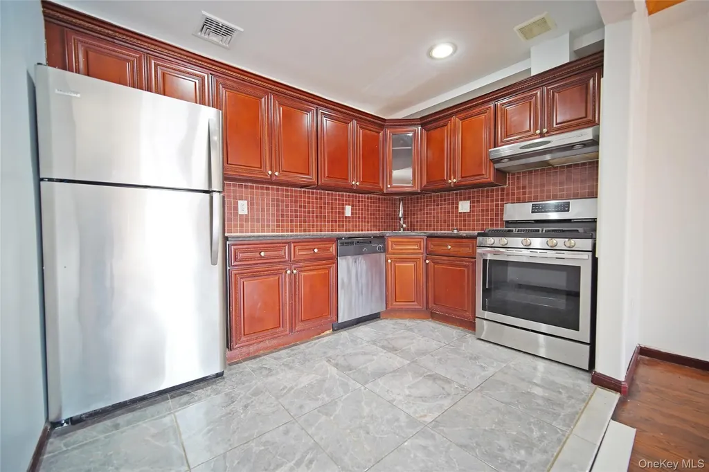 931 E 215th Street Bronx NY 10469