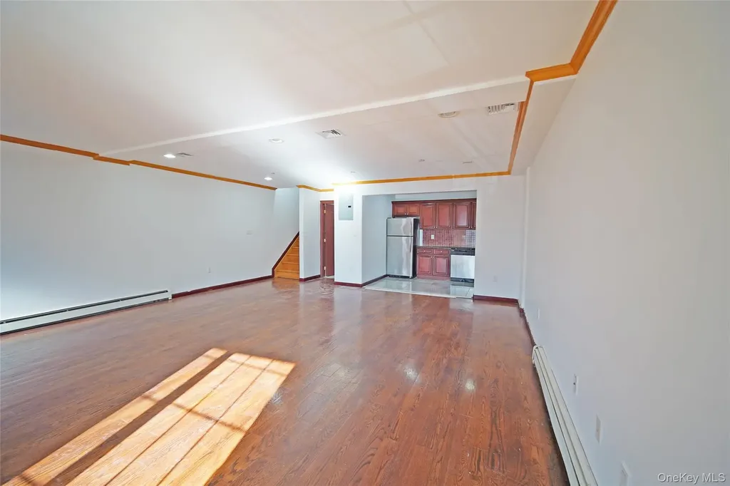 931 E 215th Street Bronx NY 10469
