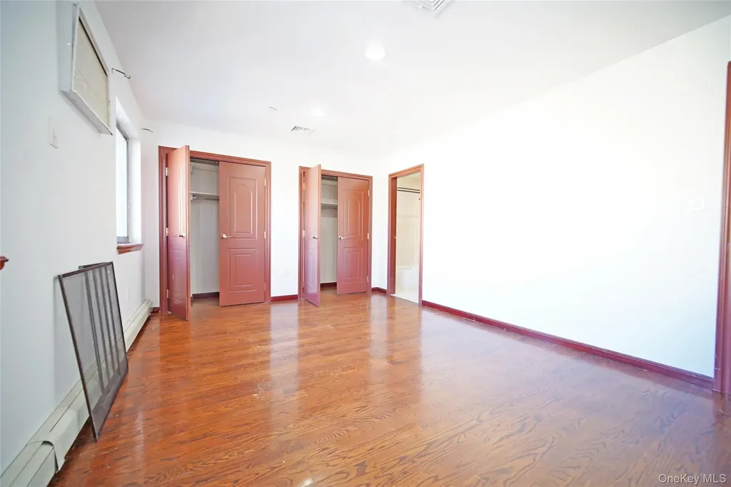 931 E 215th Street Bronx NY 10469
