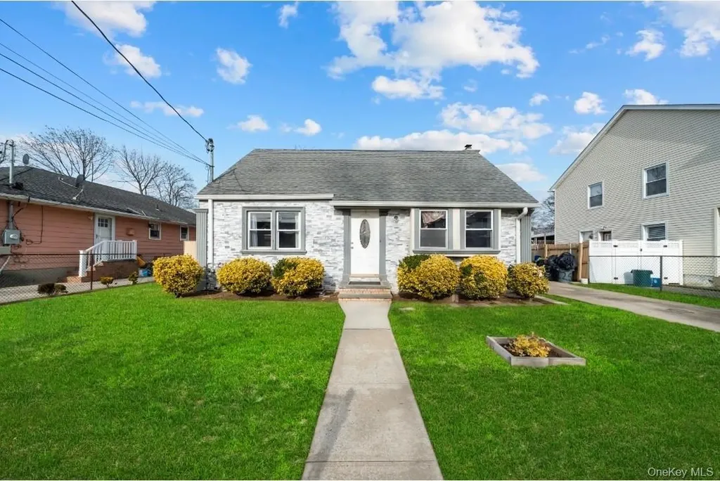 225 Windsor Parkway Hempstead NY 11550