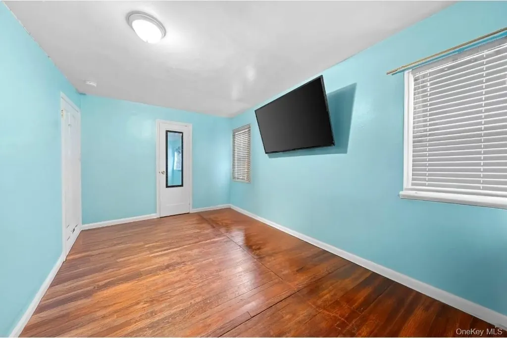 225 Windsor Parkway Hempstead NY 11550
