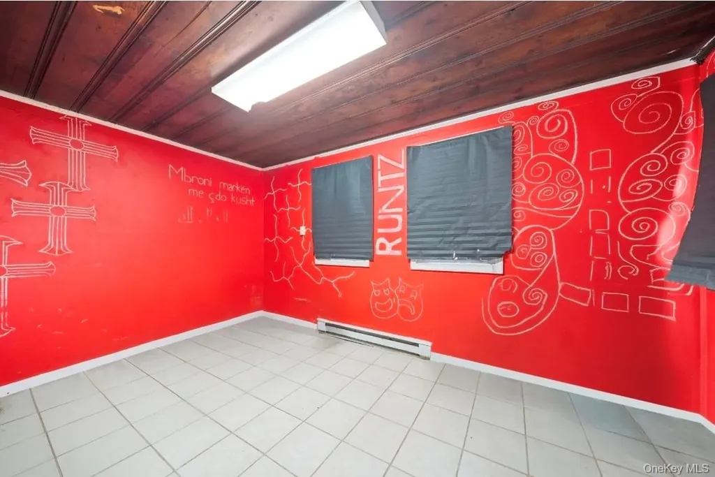 225 Windsor Parkway Hempstead NY 11550