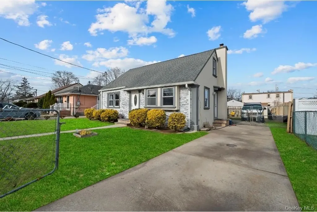 225 Windsor Parkway Hempstead NY 11550