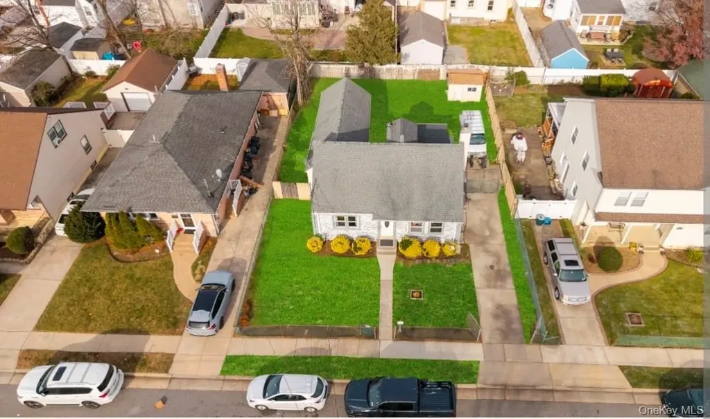 225 Windsor Parkway Hempstead NY 11550