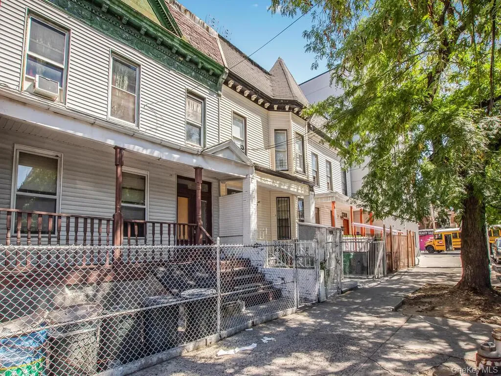 279 E 169th Street Bronx NY 10456